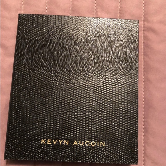 Kevyn Aucoin Neiman Marcus Exclusive The Look Book - Picture 2 of 6